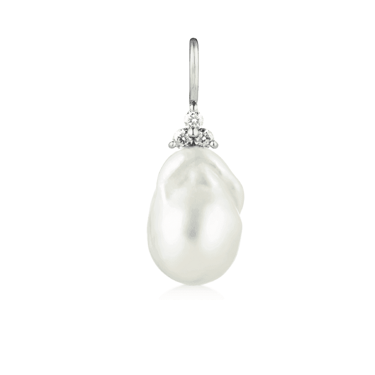 RO COPENHAGEN 18KT FRYD Baroque Pearl Pendant, white baroque pearl with diamond details in 18kt gold. Model 106699-1