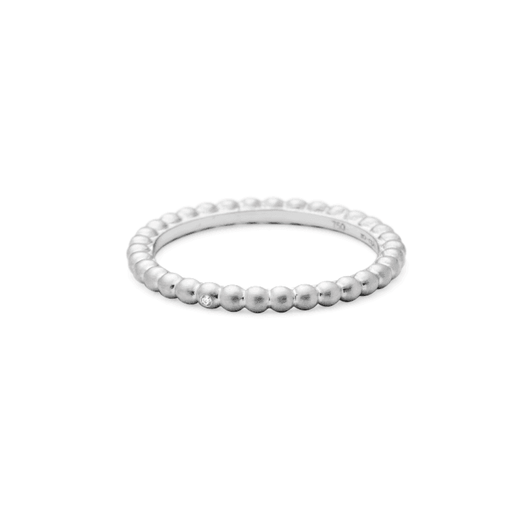 RO Copenhagen 18kt Orbit Dot Ring White gold, simple ring in white gold with a discreet pearl look. Model 90658-001.