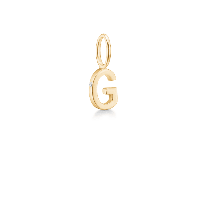Ro Copenhagen My Bogstavs Vedhæng A-W i blankt guld med lille diamant, elegant forbogstavsvedhæng. Model p114y-007-7