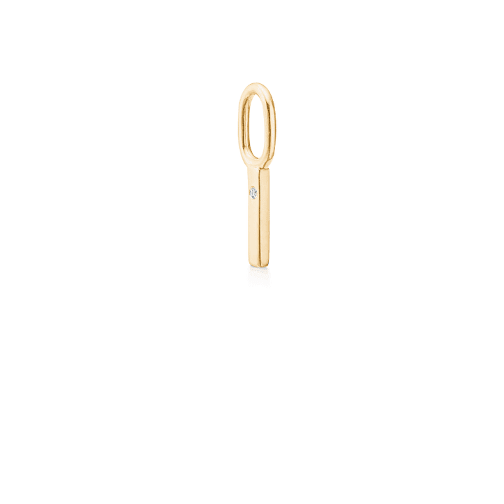 RO Copenhagen MY Bogstavs Vedhæng A i blankt guld med lille diamantdetalje, Model p114y-009-9