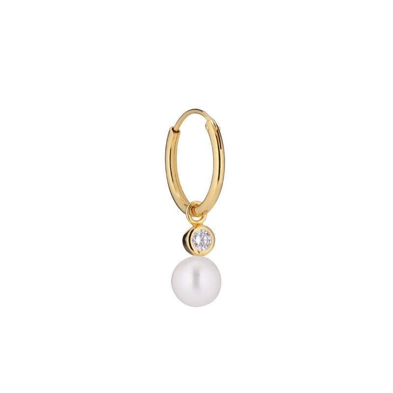 the-earring-shop-bubble-hoop-fw2019-fw2019-1. Elegant gold-colored hoop earring with clear stone and white pearl. Model fw2019-fw2019-1.