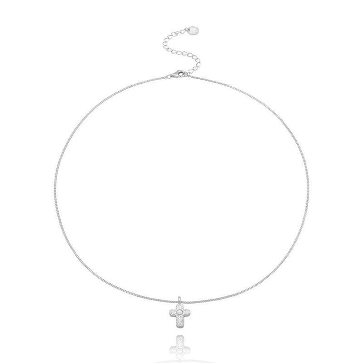 WiOGA Karla Halskæde Silver shows a simple chain with a cross pendant in silver, seen against a white background. Model N-8075-S